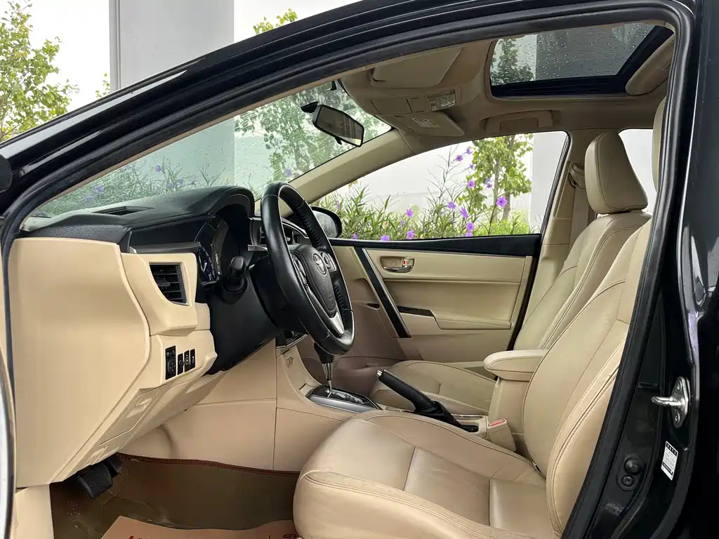 TOYOTA COROLLA 2015