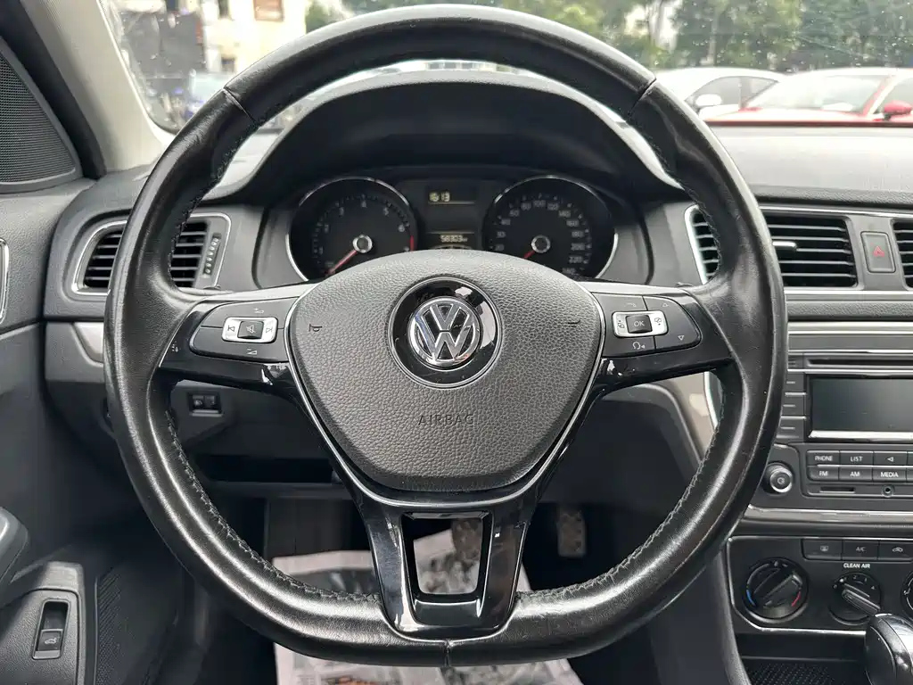 VOLKSWAGEN LAVIDA 2018