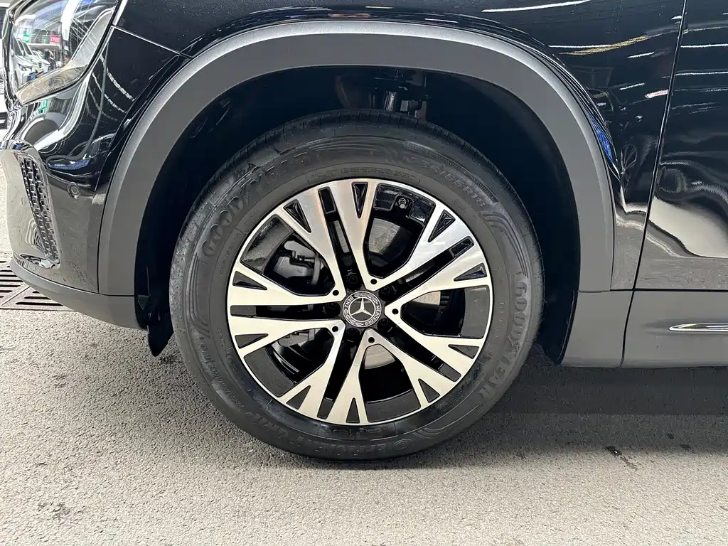 MERCEDES BENZ GLB 2025