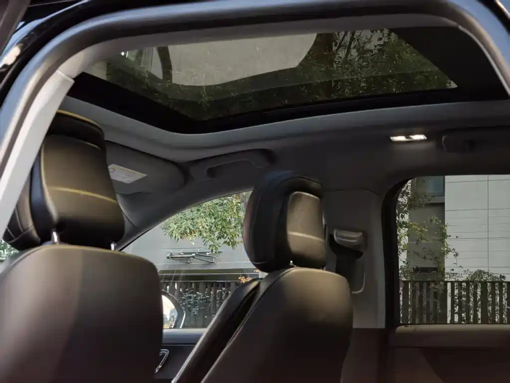 LINCOLN ADVENTURER 2021