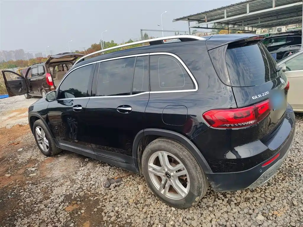 MERCEDES BENZ GLB 2023