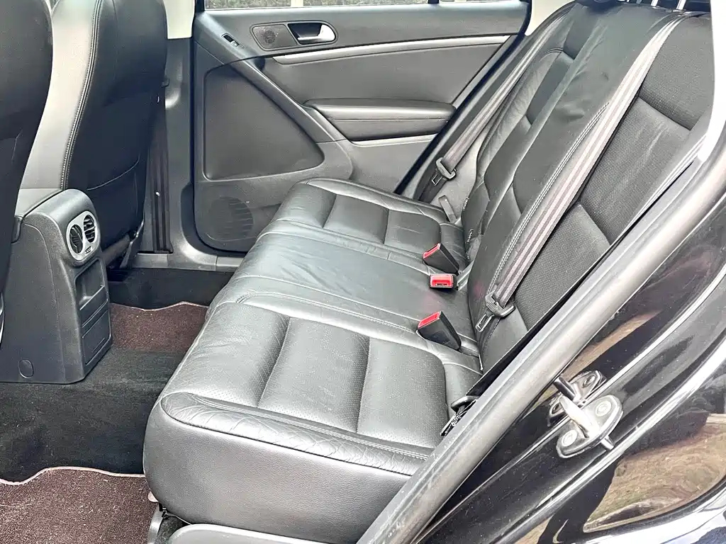 VOLKSWAGEN TIGUAN 2015