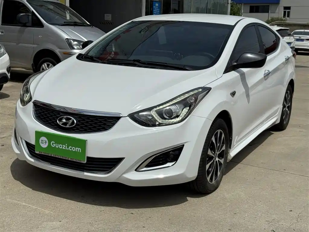 HYUNDAI ELANTRA