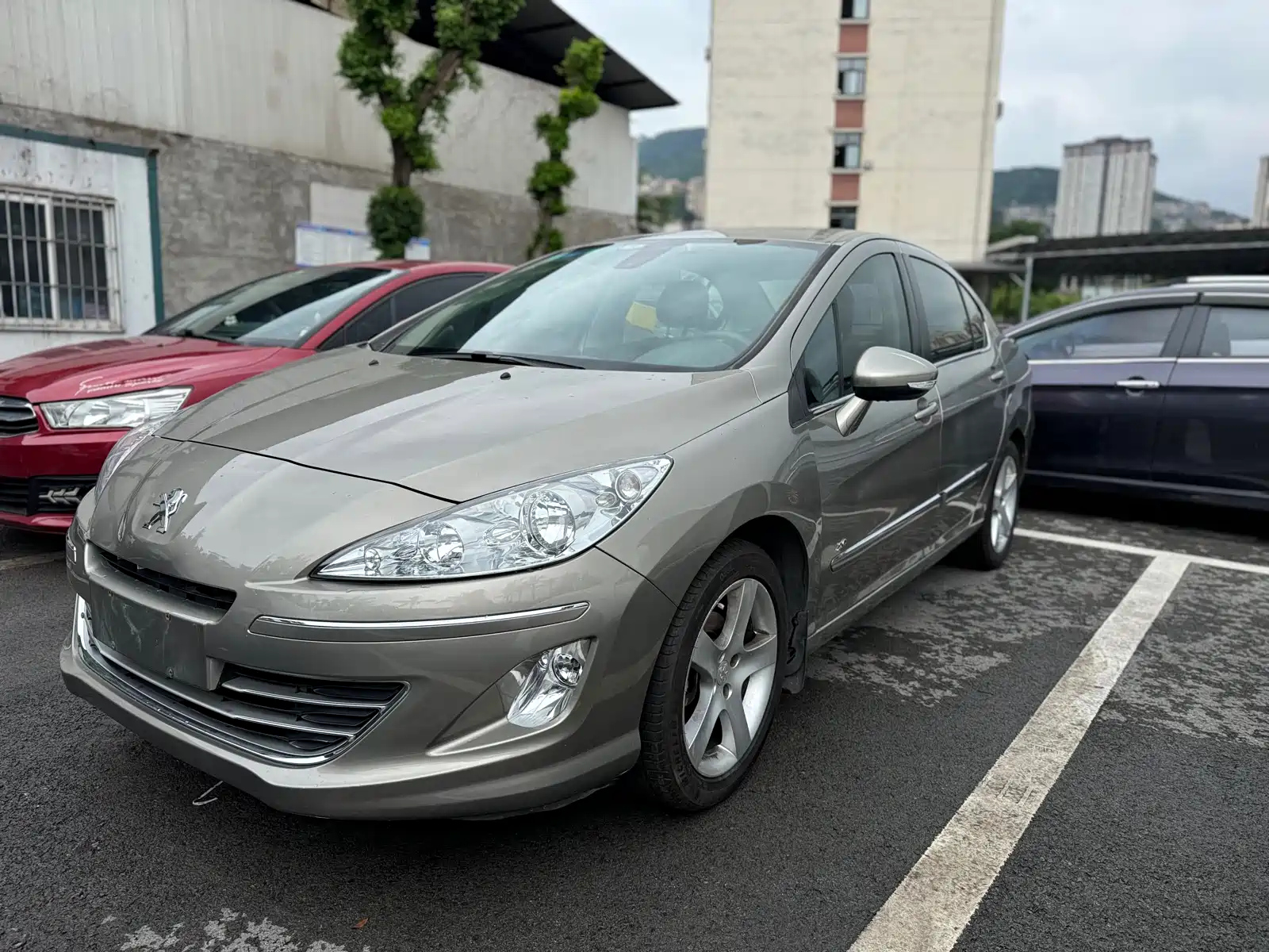 PEUGEOT 408
