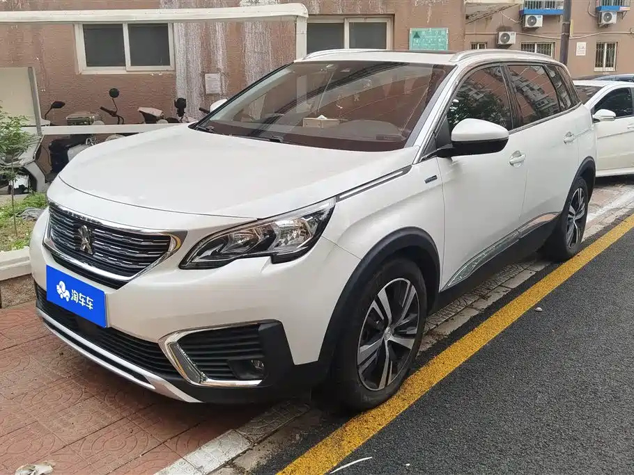 PEUGEOT 5008