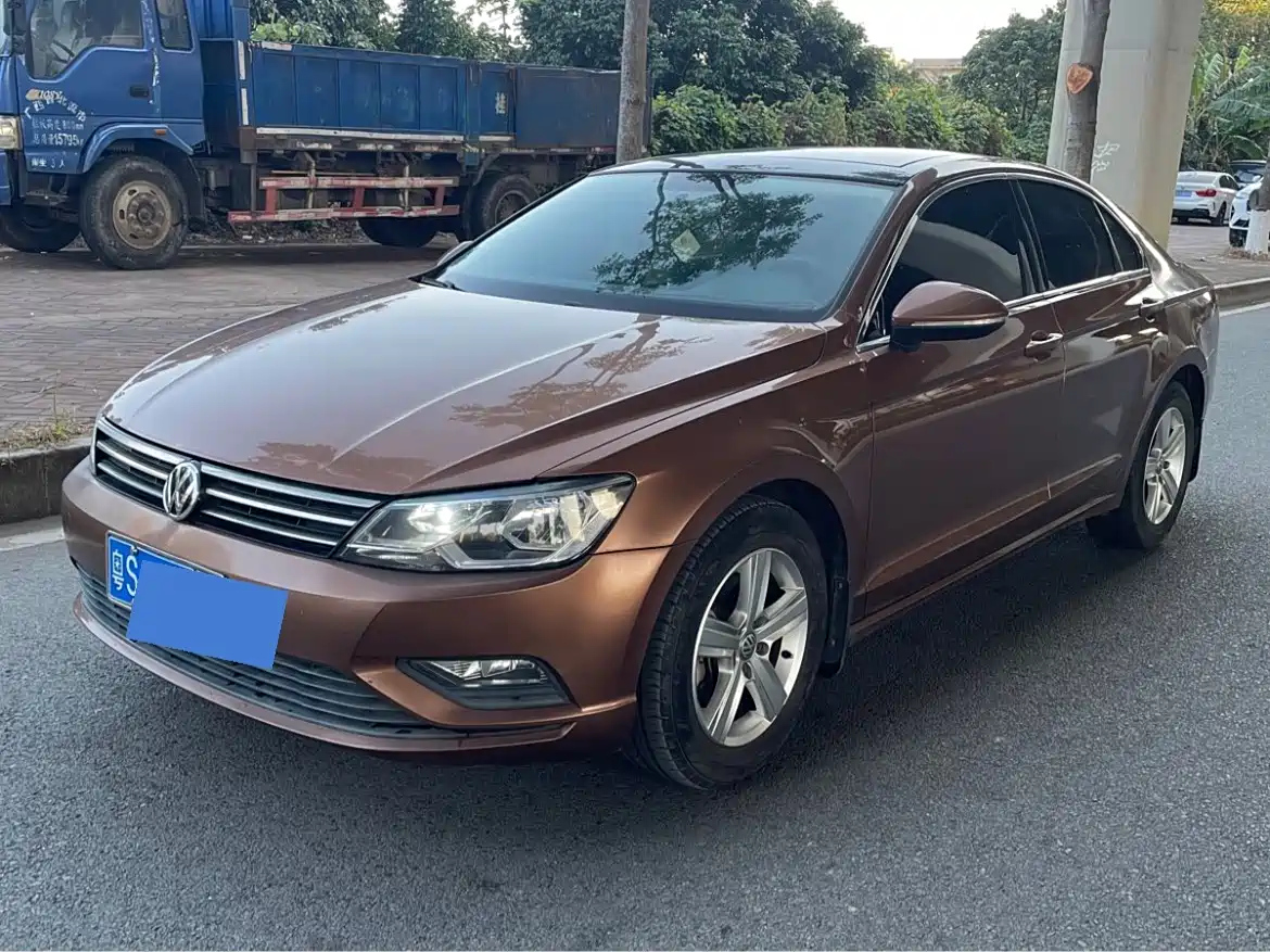 VOLKSWAGEN LAMANDO