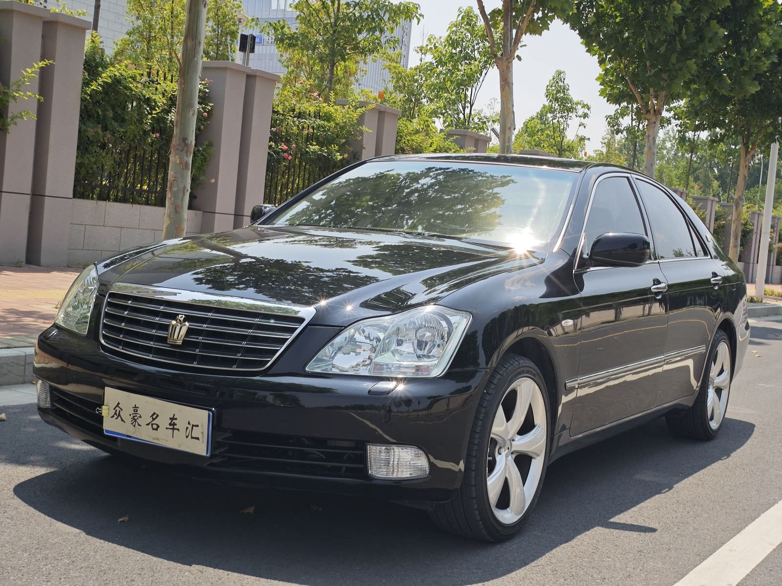 TOYOTA CROWN