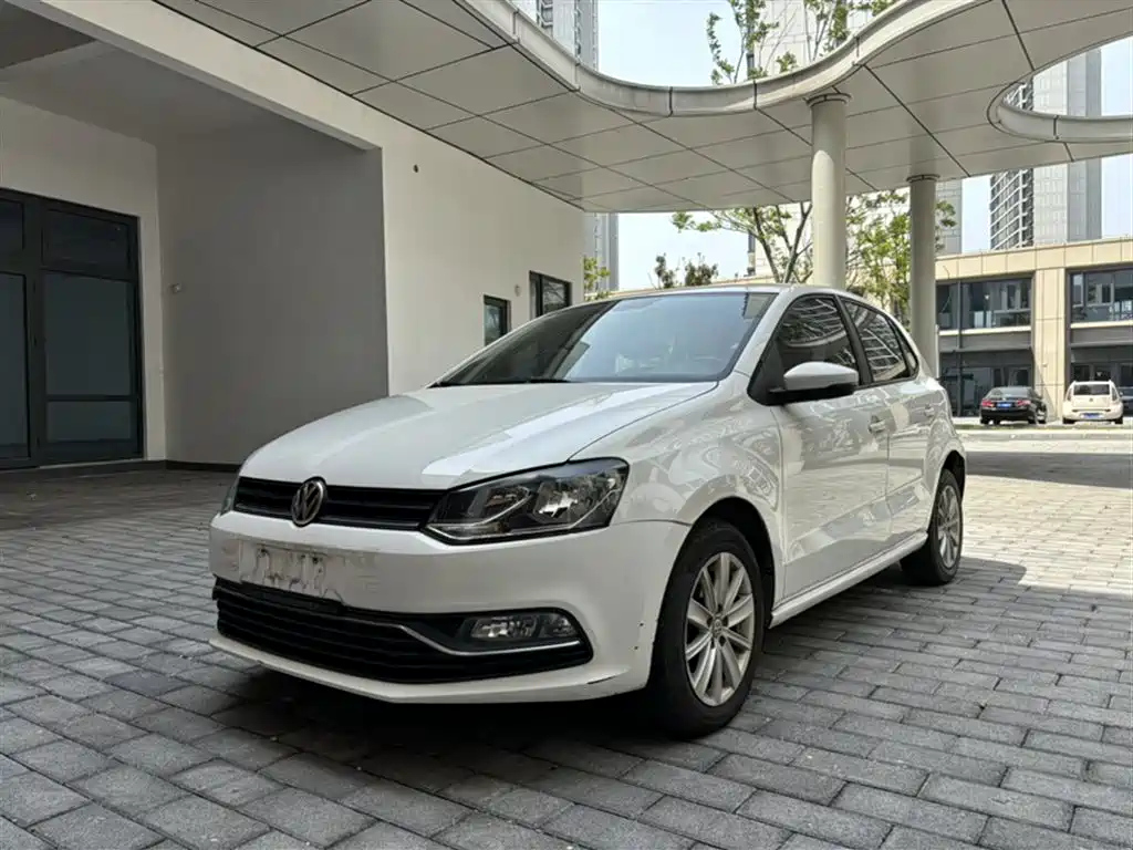 VOLKSWAGEN POLO 2014