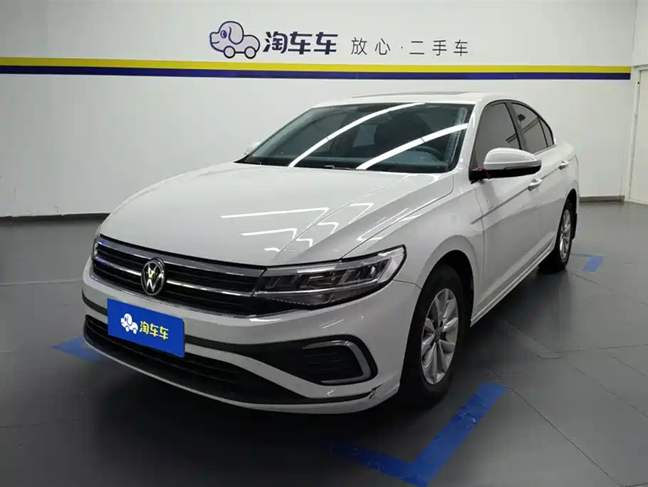 VOLKSWAGEN BORA 2023