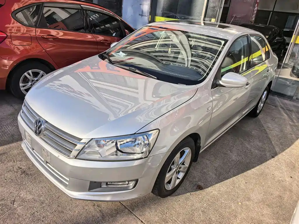 VOLKSWAGEN SANTANA 2013