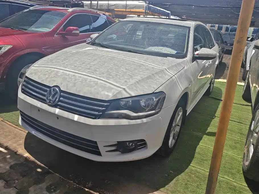 VOLKSWAGEN BORA