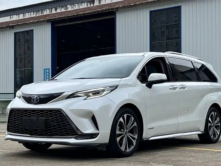 TOYOTA GRANVIA 2023