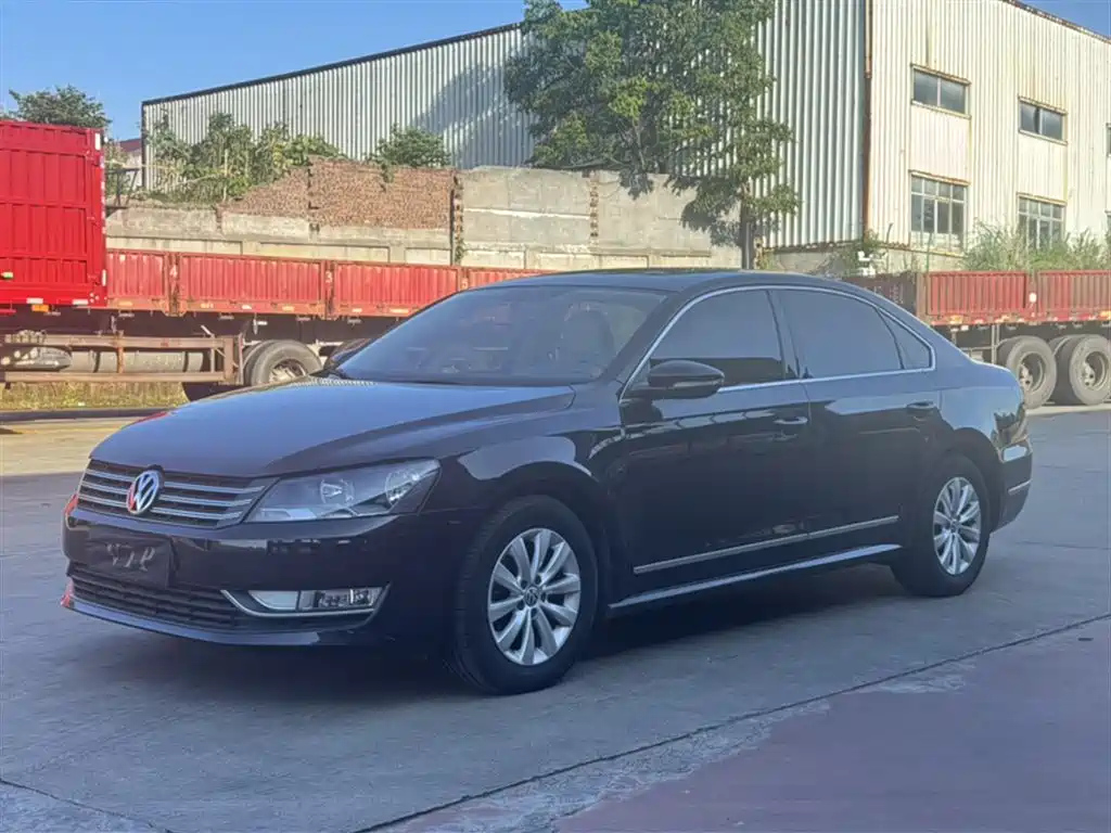 VOLKSWAGEN PASSAT 2013