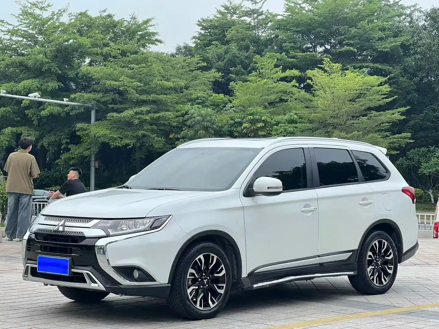 MITSUBISHI OUTLANDER 2020