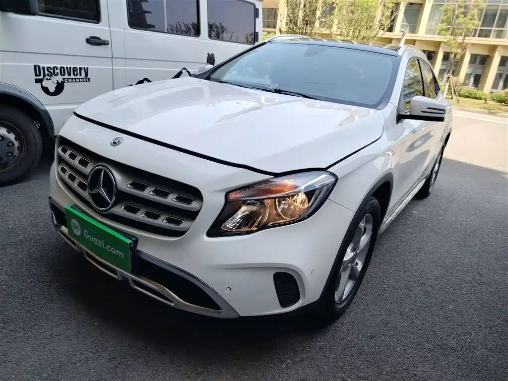 MERCEDES BENZ GLA 2018