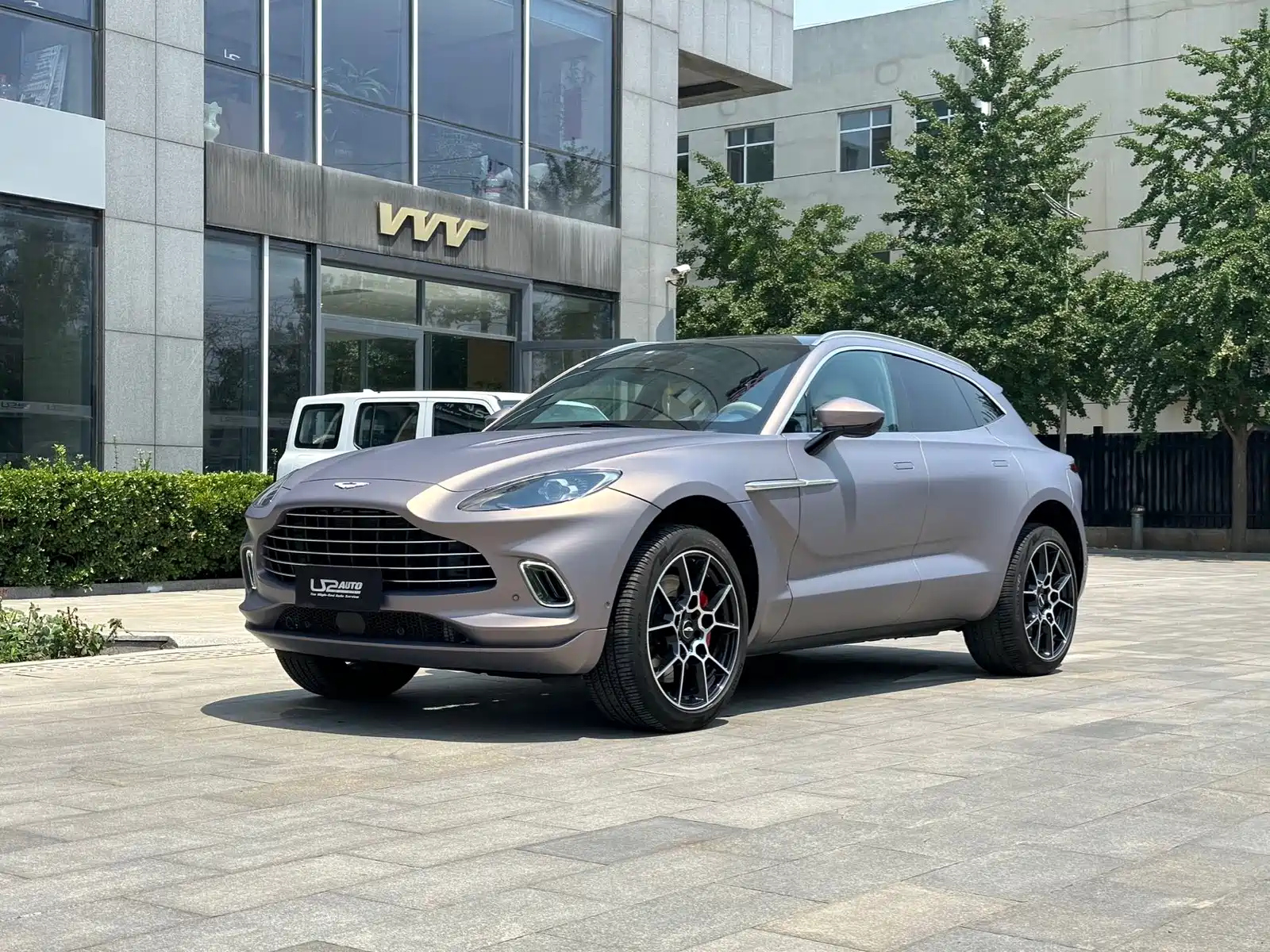 ASTON MARTIN DBX 2021