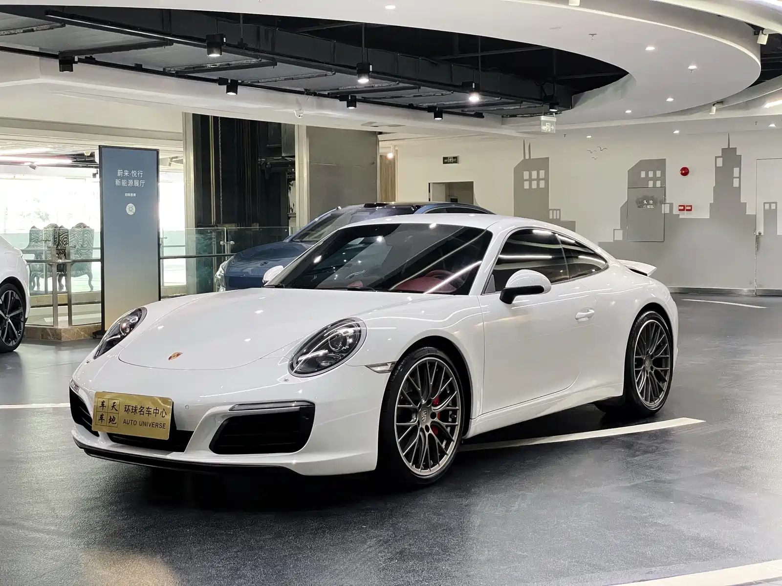 PORSCHE 911 2016