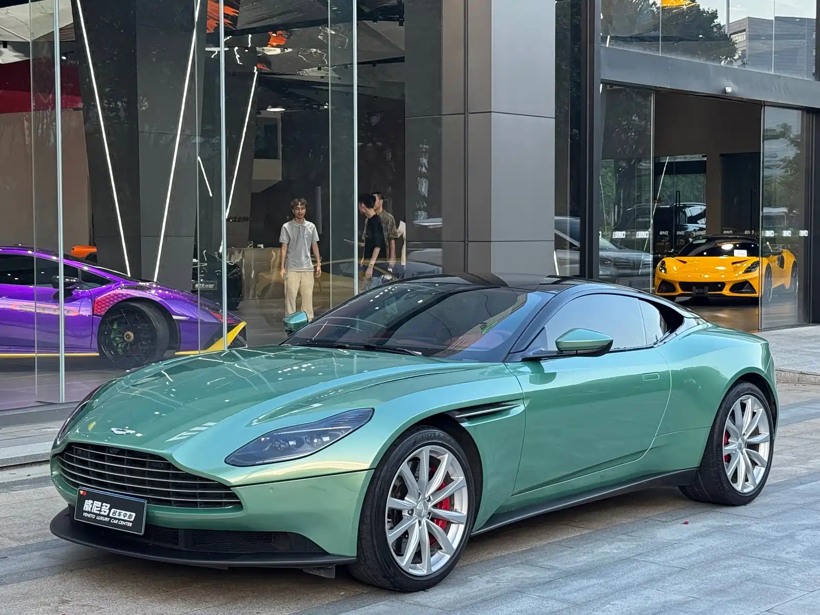 ASTON MARTIN DB11 2019