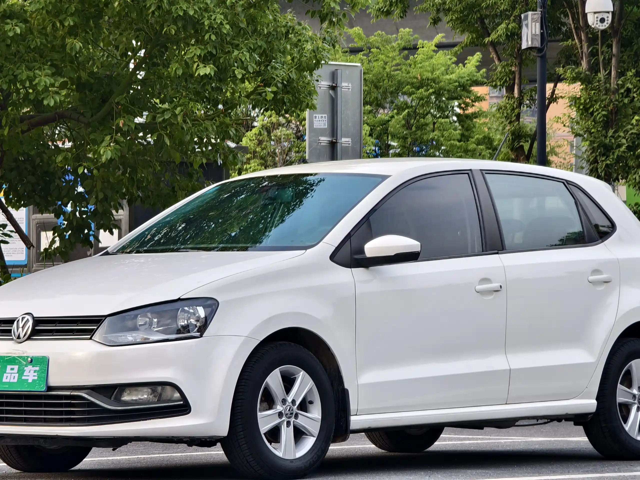 VOLKSWAGEN POLO 2016