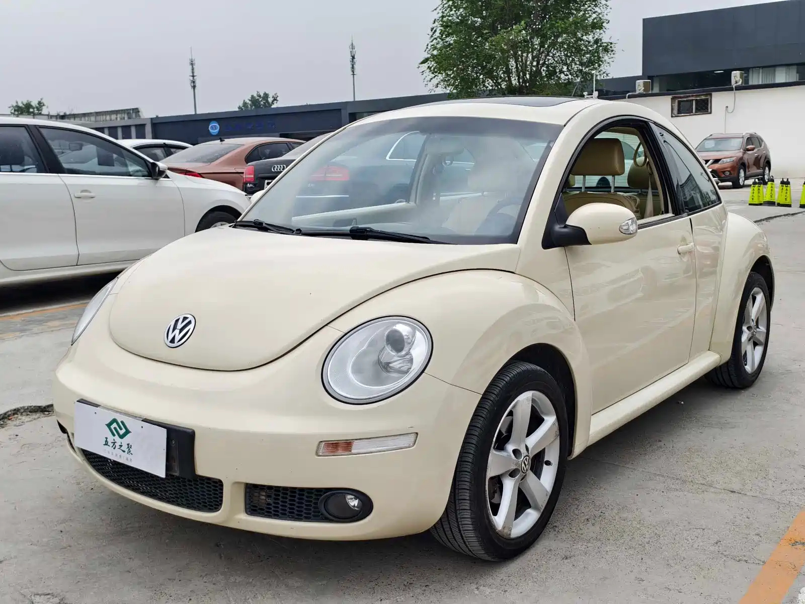 VOLKSWAGEN BEETLE 2010
