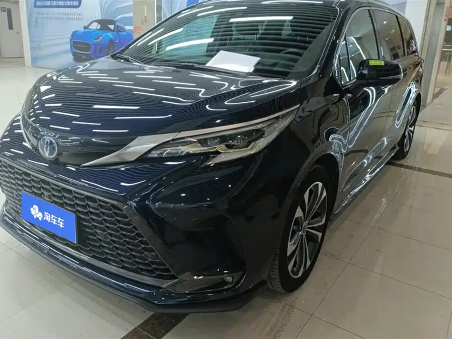 TOYOTA GRANVIA 2023