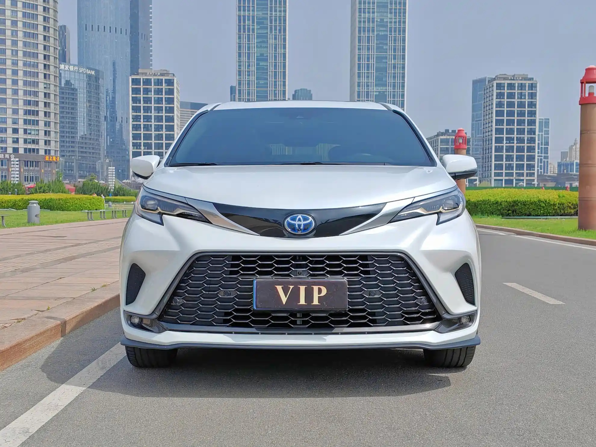 TOYOTA GRANVIA 2023