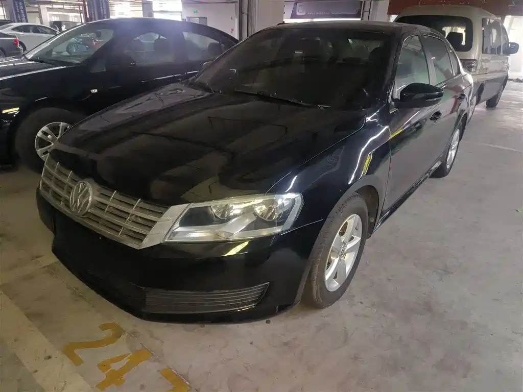VOLKSWAGEN LAVIDA 2013