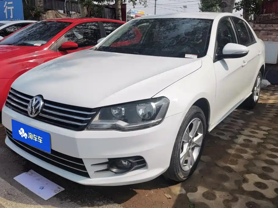 VOLKSWAGEN BORA 2015