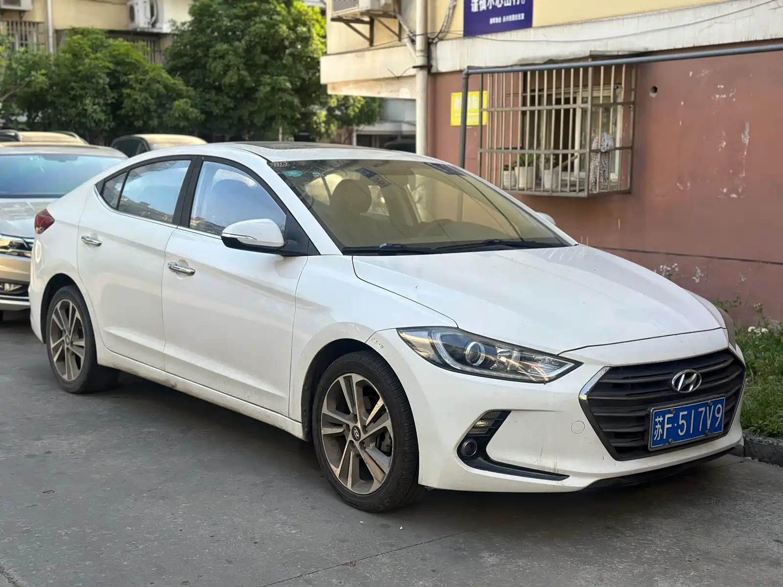 HYUNDAI ELANTRA