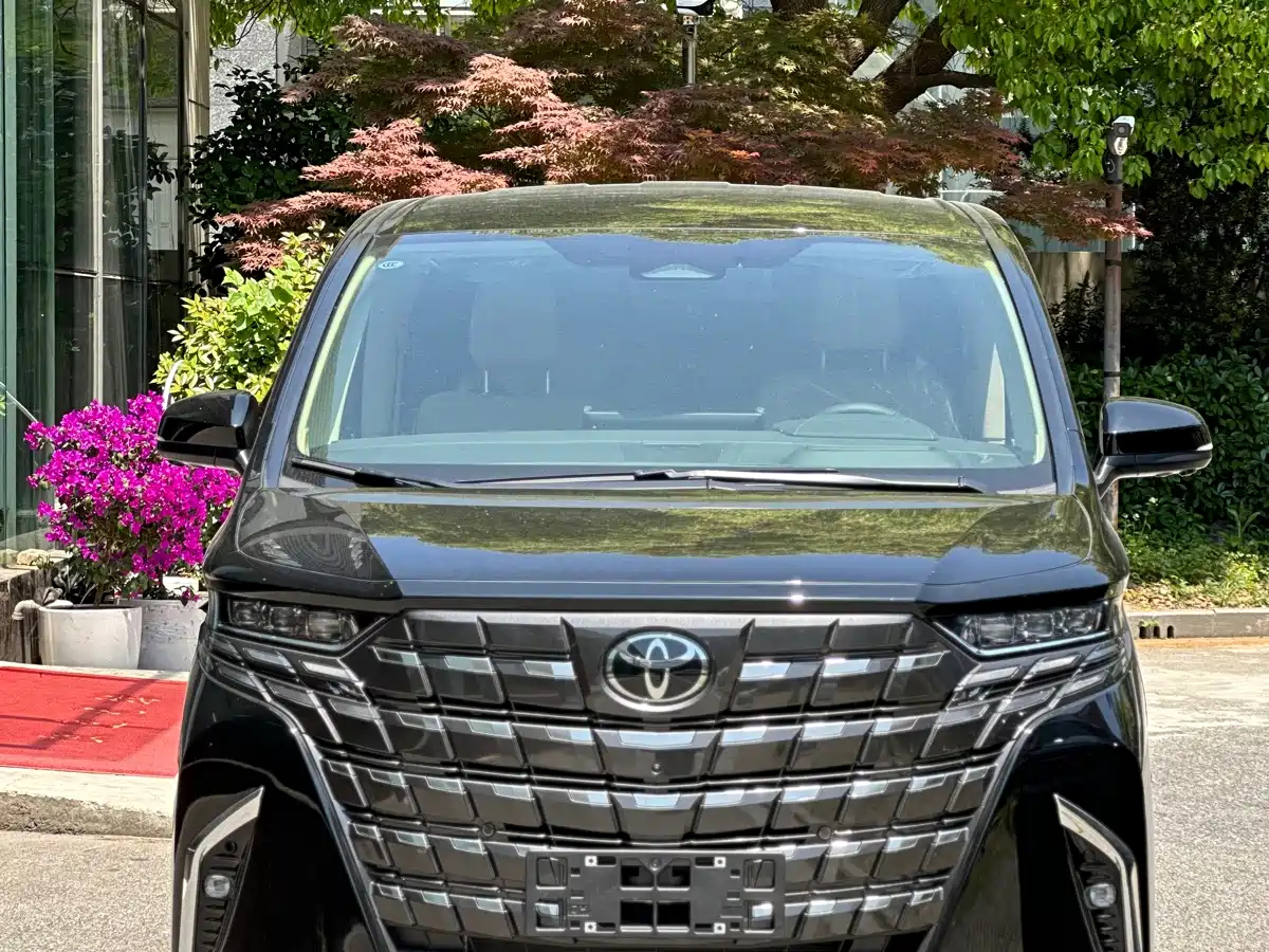 TOYOTA ALPHARD 2024