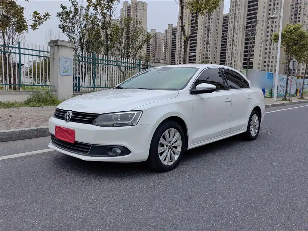 VOLKSWAGEN SAGITAR 2015