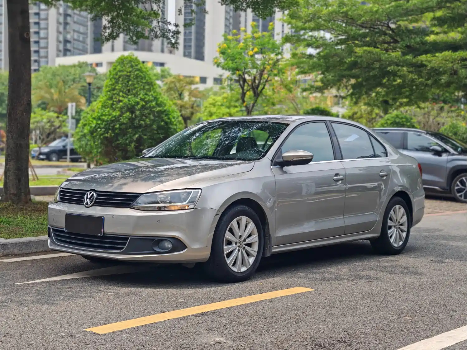 VOLKSWAGEN SAGITAR 2014
