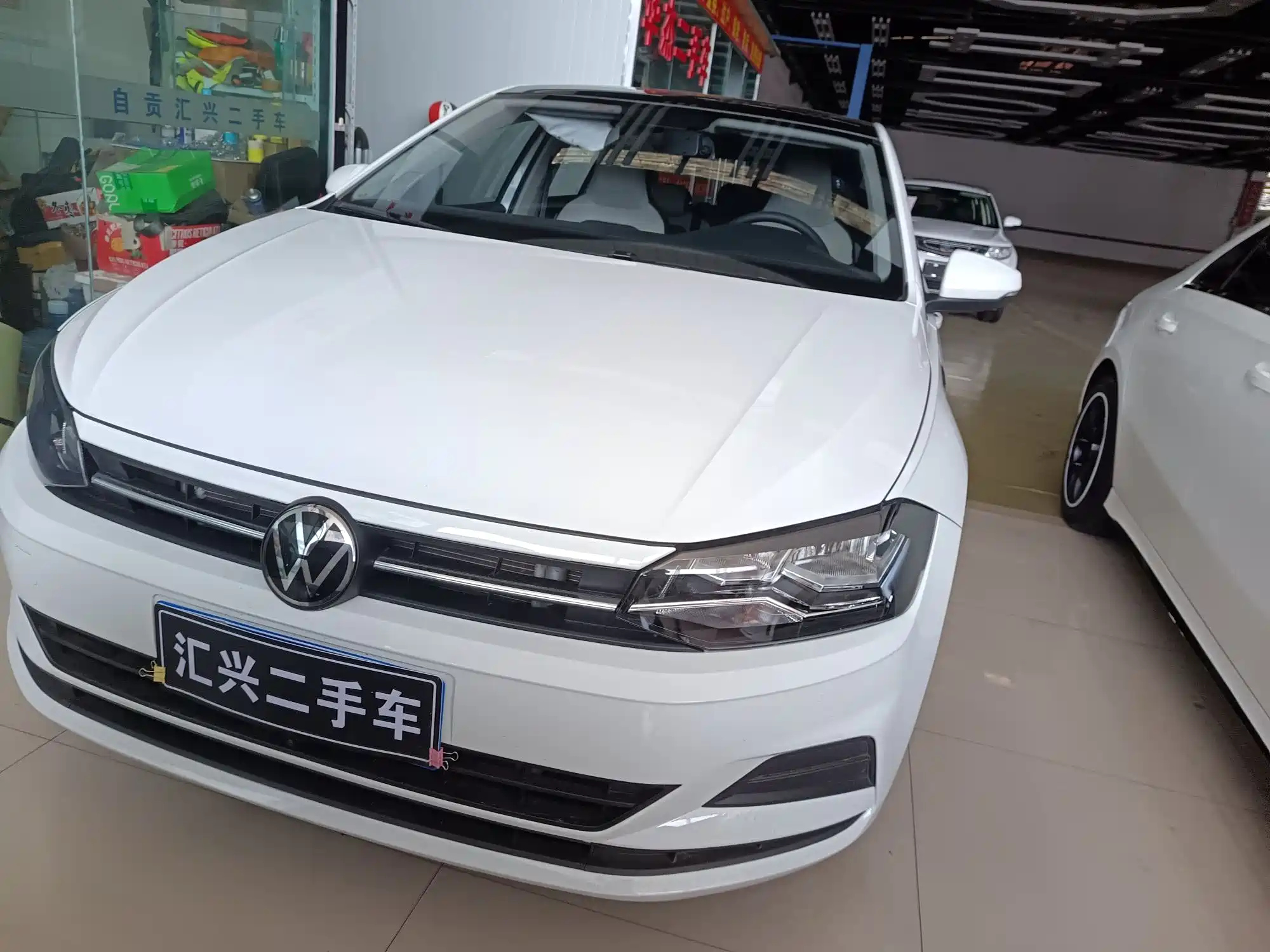 VOLKSWAGEN POLO