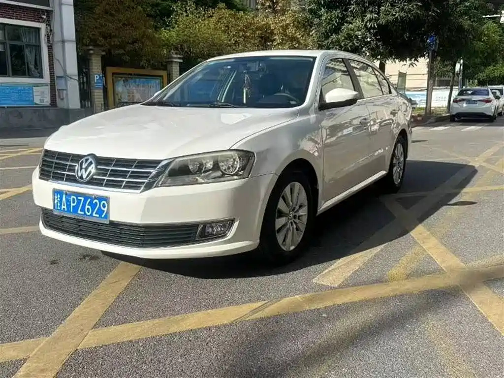 VOLKSWAGEN LAVIDA 2013