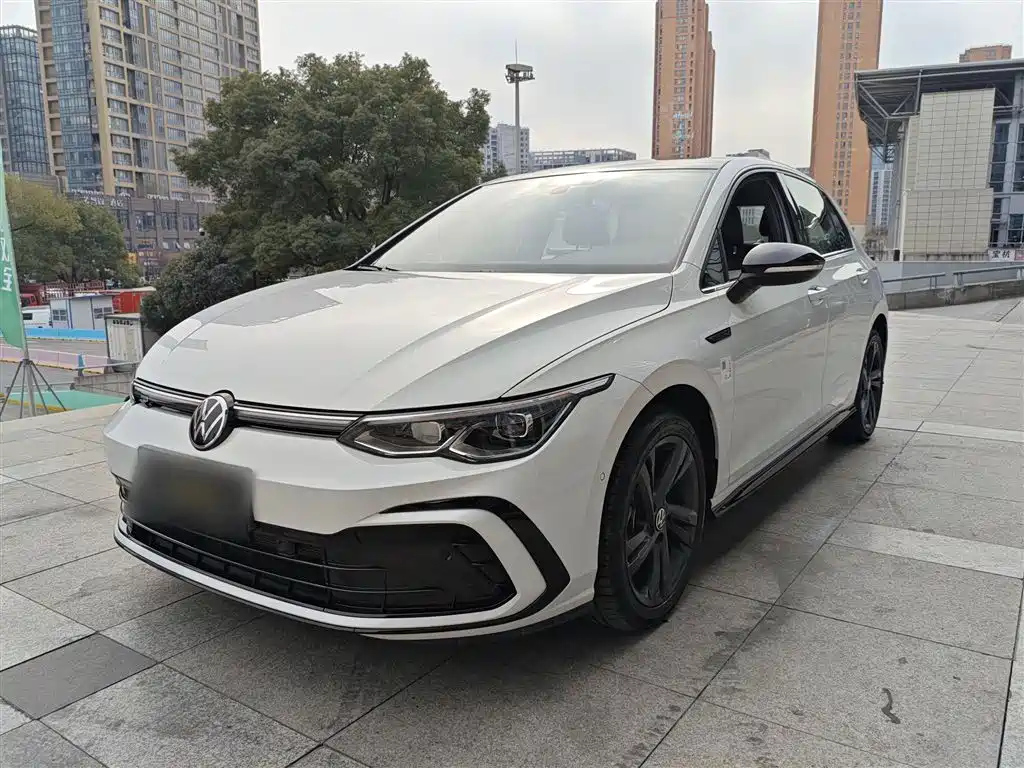 VOLKSWAGEN GOLF 2023
