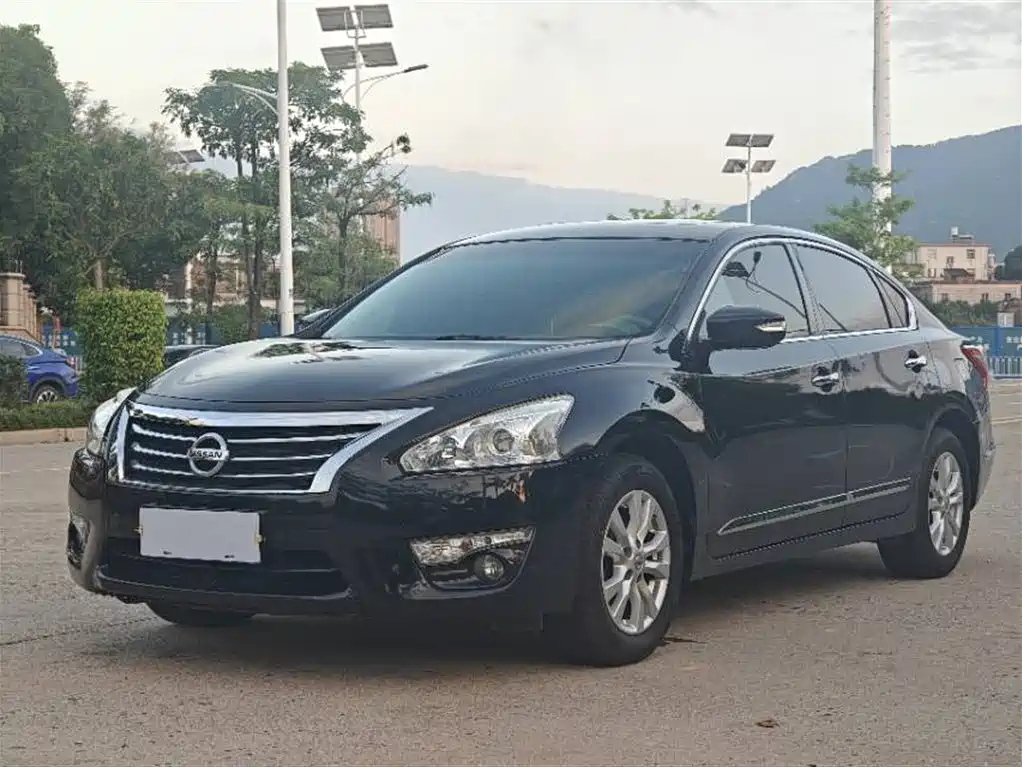 NISSAN TEANA 2013