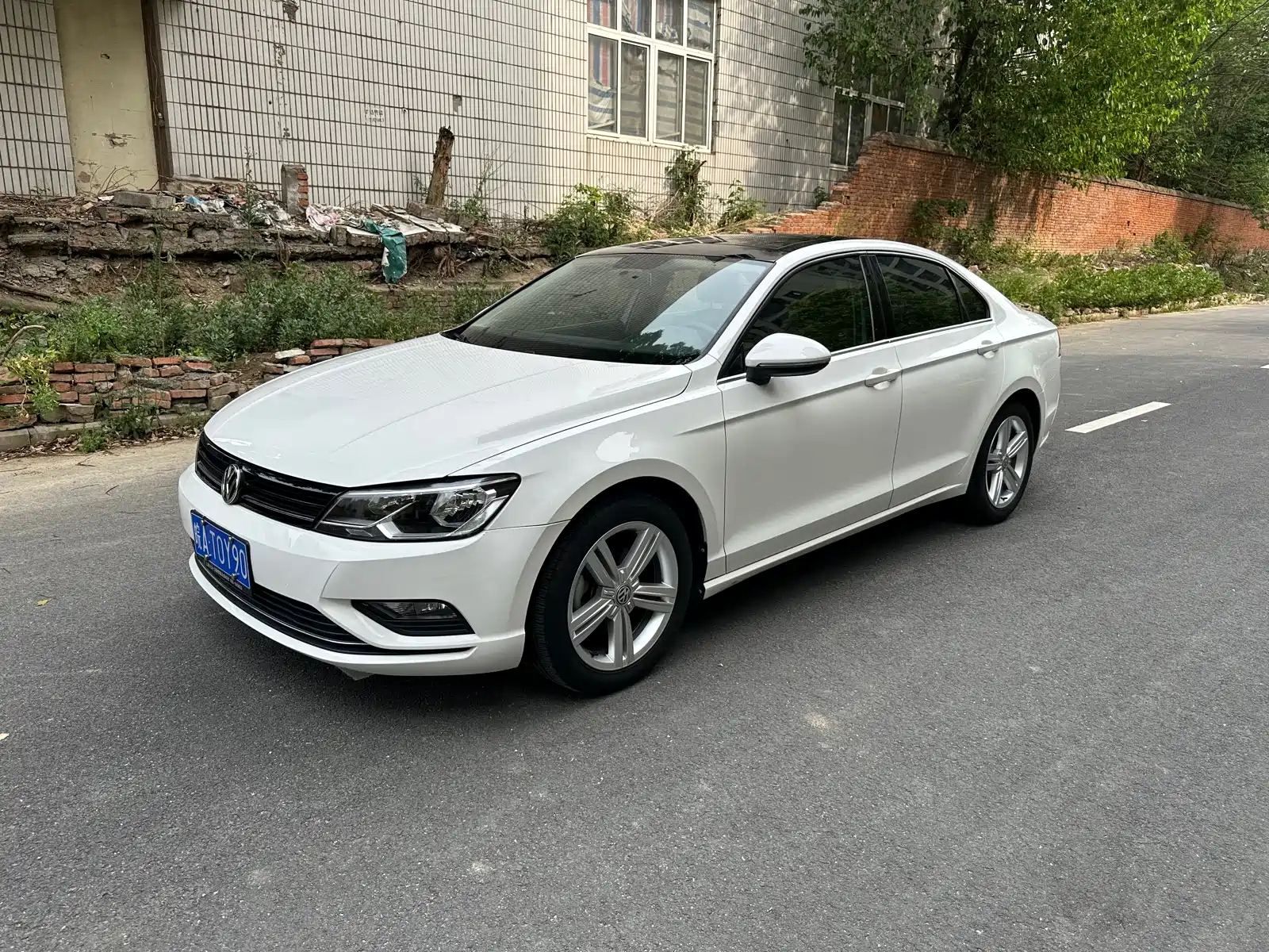 VOLKSWAGEN LAMANDO 2015