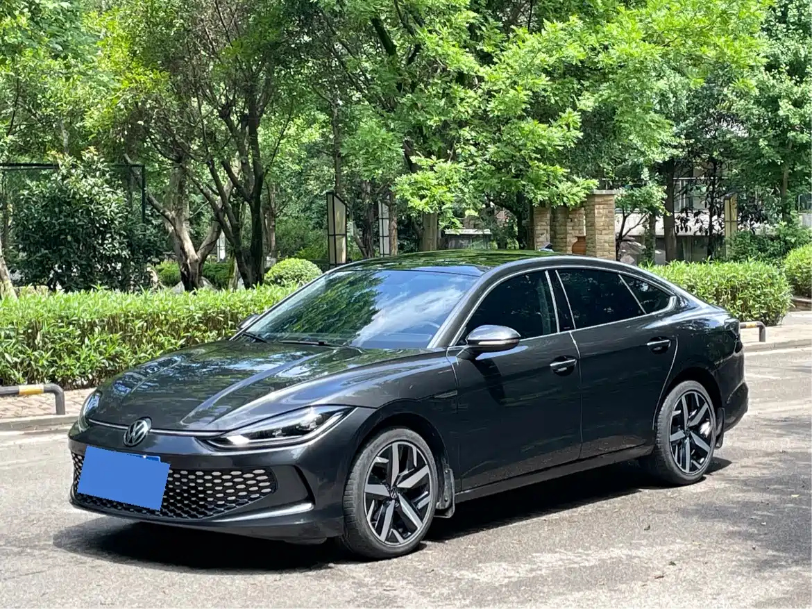 VOLKSWAGEN LAMANDO 2023