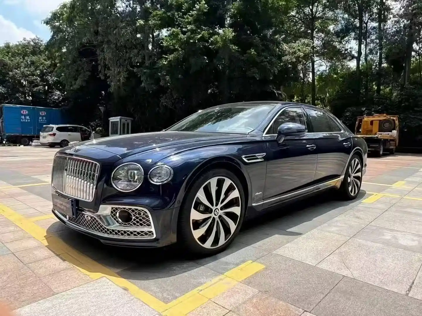 BENTLEY FLYING SPUR 2024