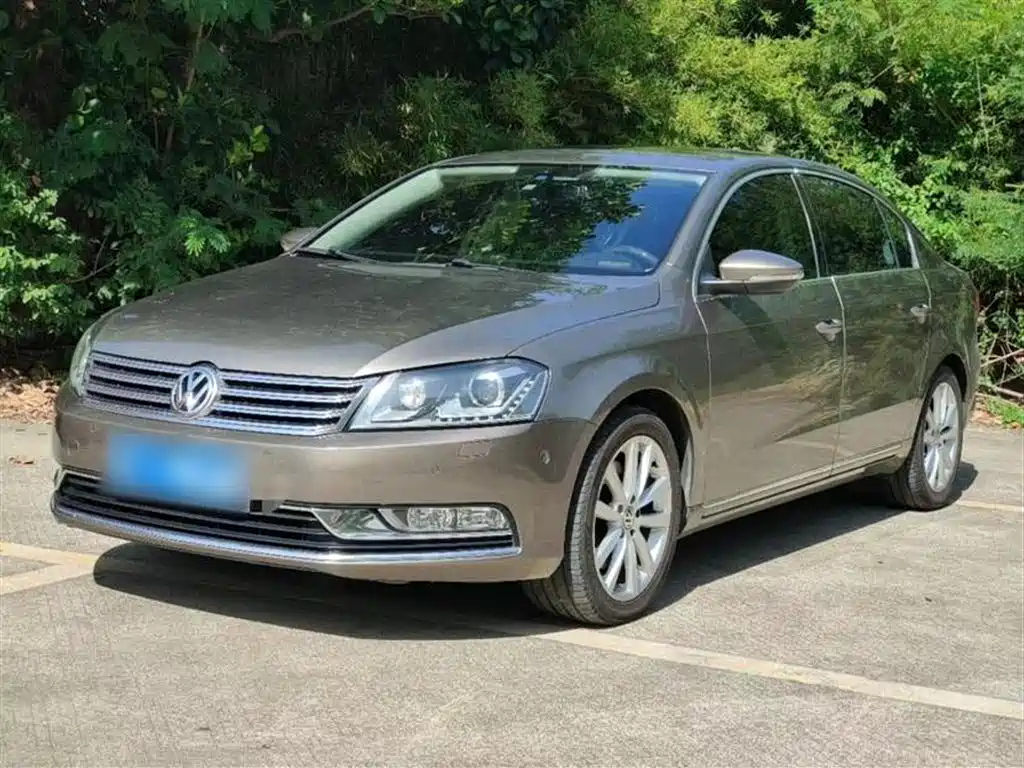 VOLKSWAGEN MAGOTAN 2013