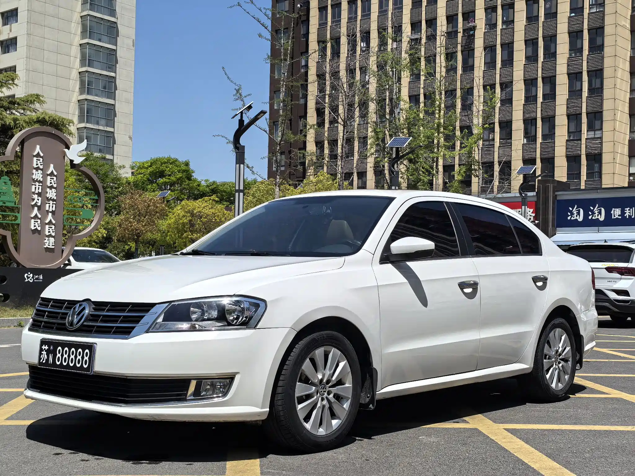 VOLKSWAGEN LAVIDA 2013