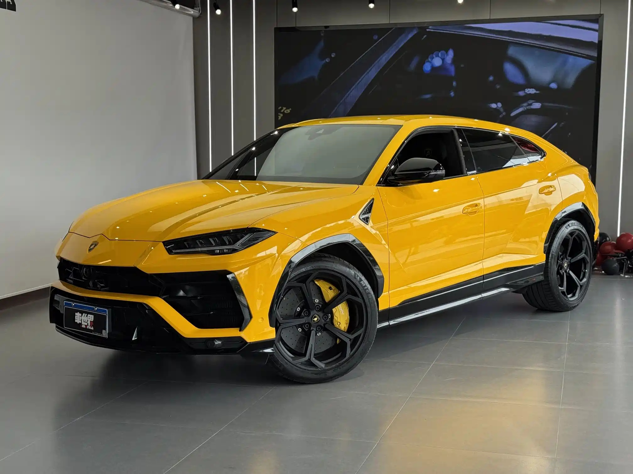 LAMBORGHINI URUS 2018