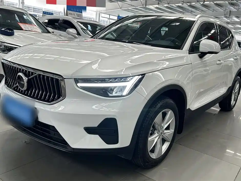 VOLVO XC40 2024