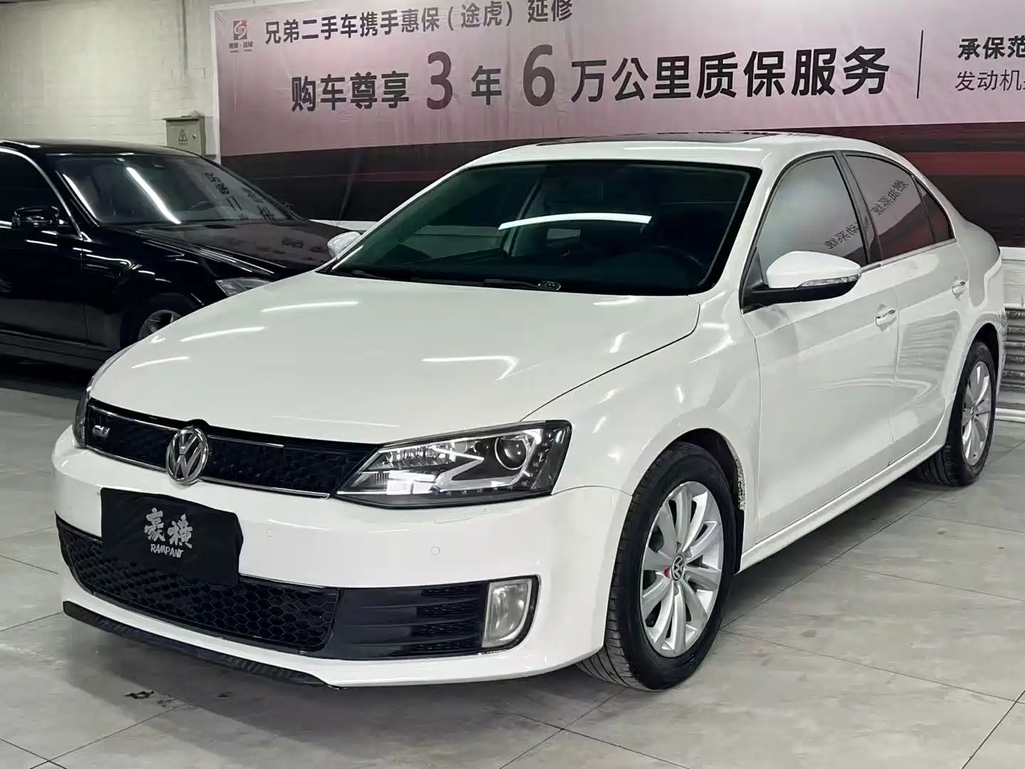VOLKSWAGEN SAGITAR 2012