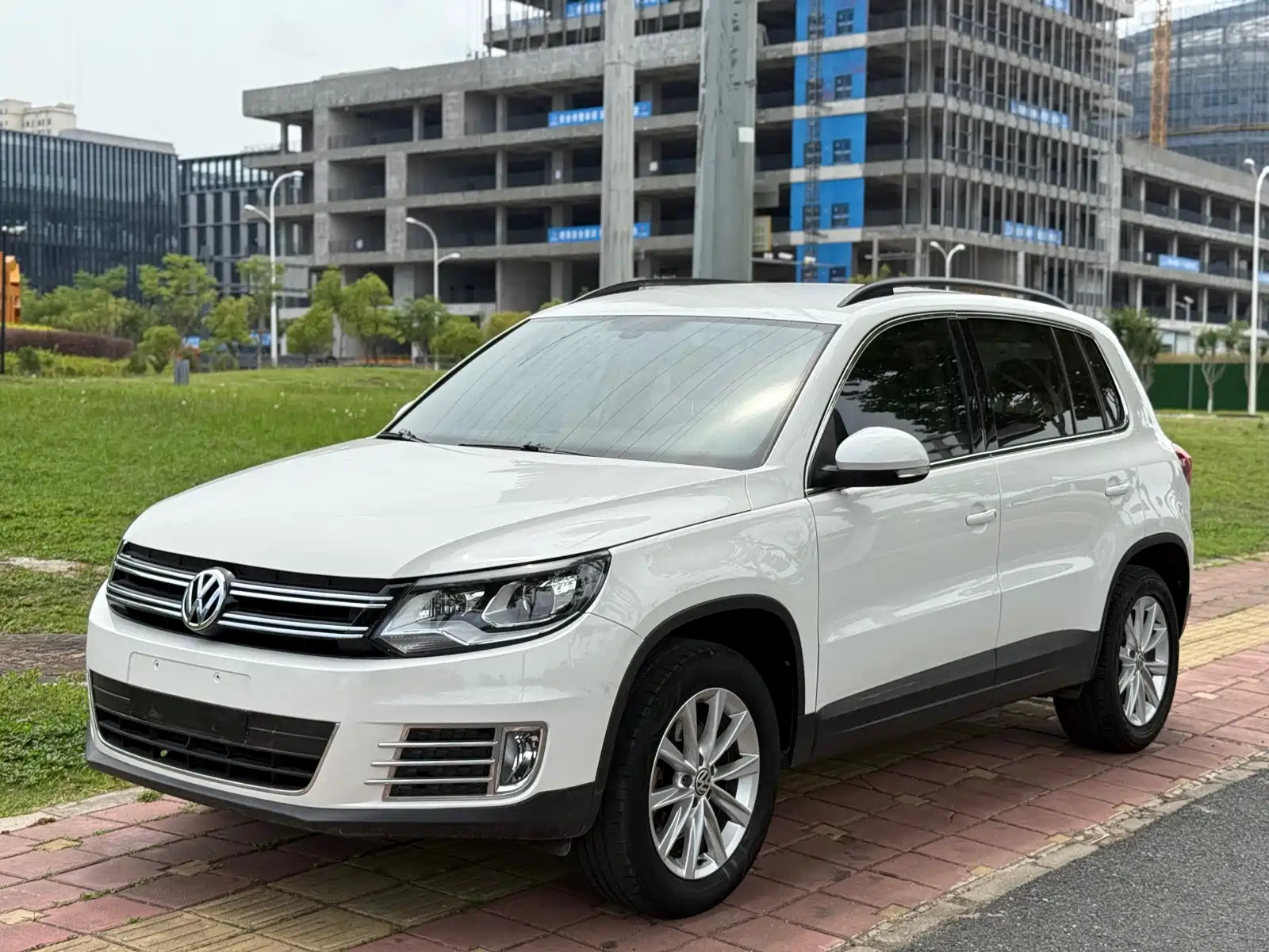 VOLKSWAGEN TIGUAN 2015