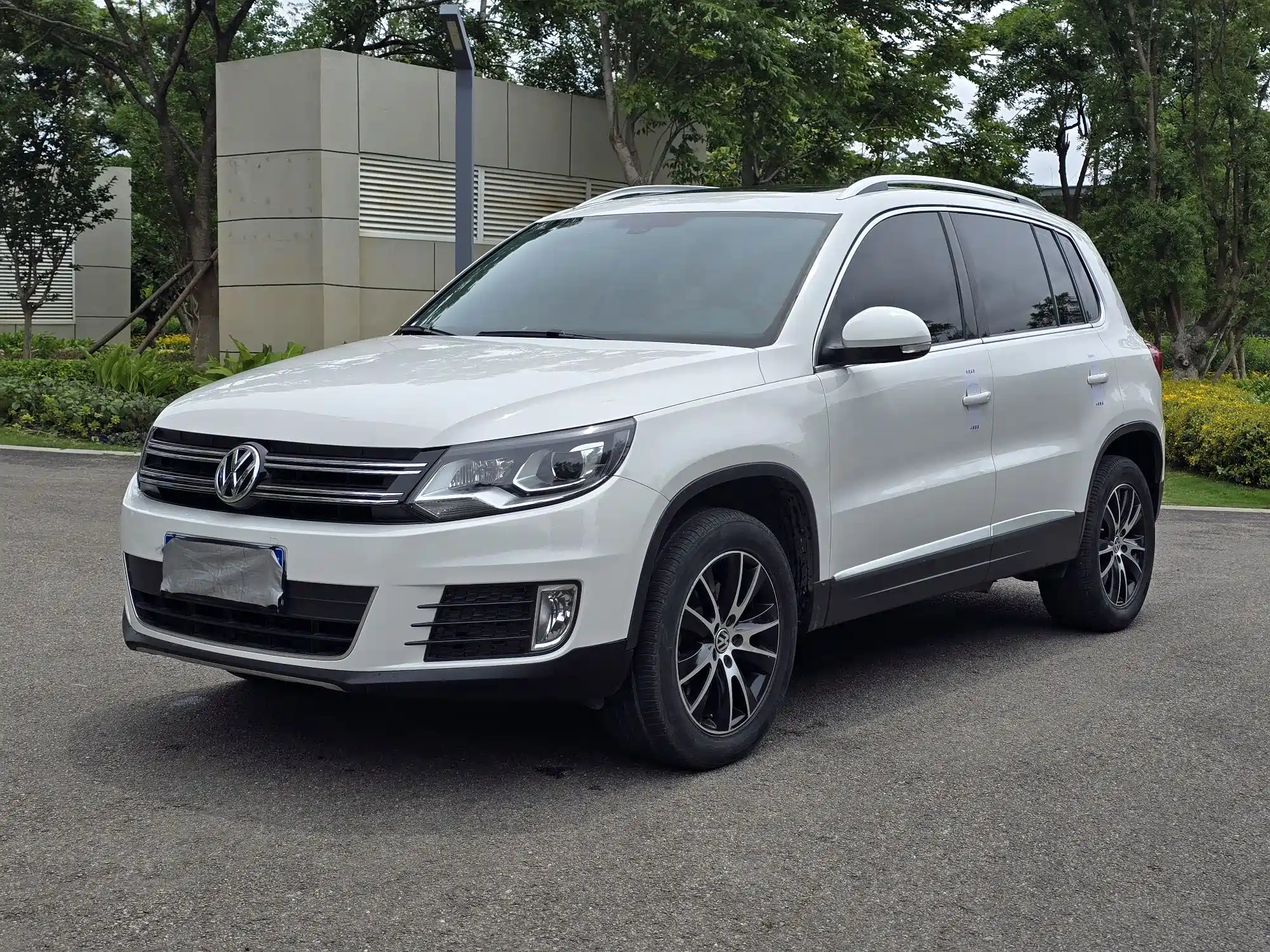 VOLKSWAGEN TIGUAN 2015