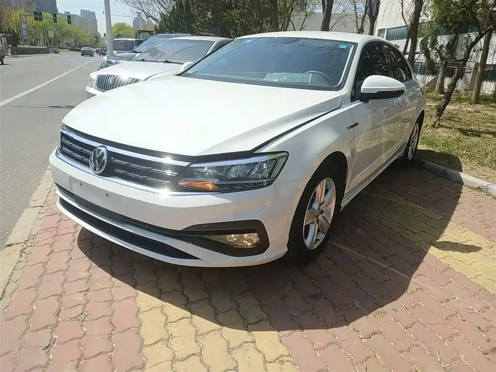 VOLKSWAGEN LAMANDO 2021