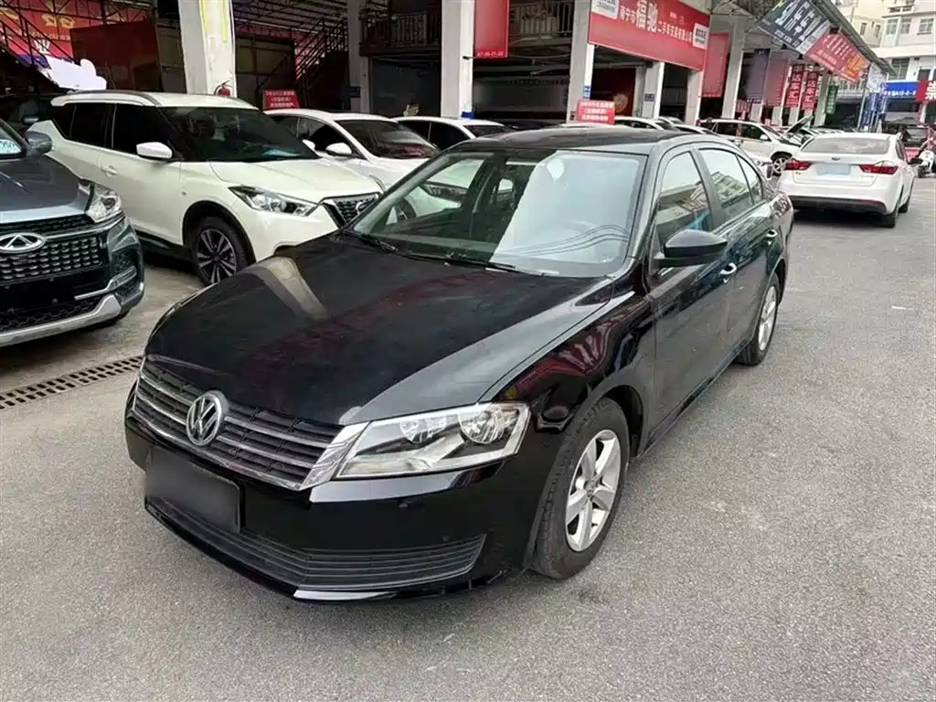 VOLKSWAGEN LAVIDA 2013