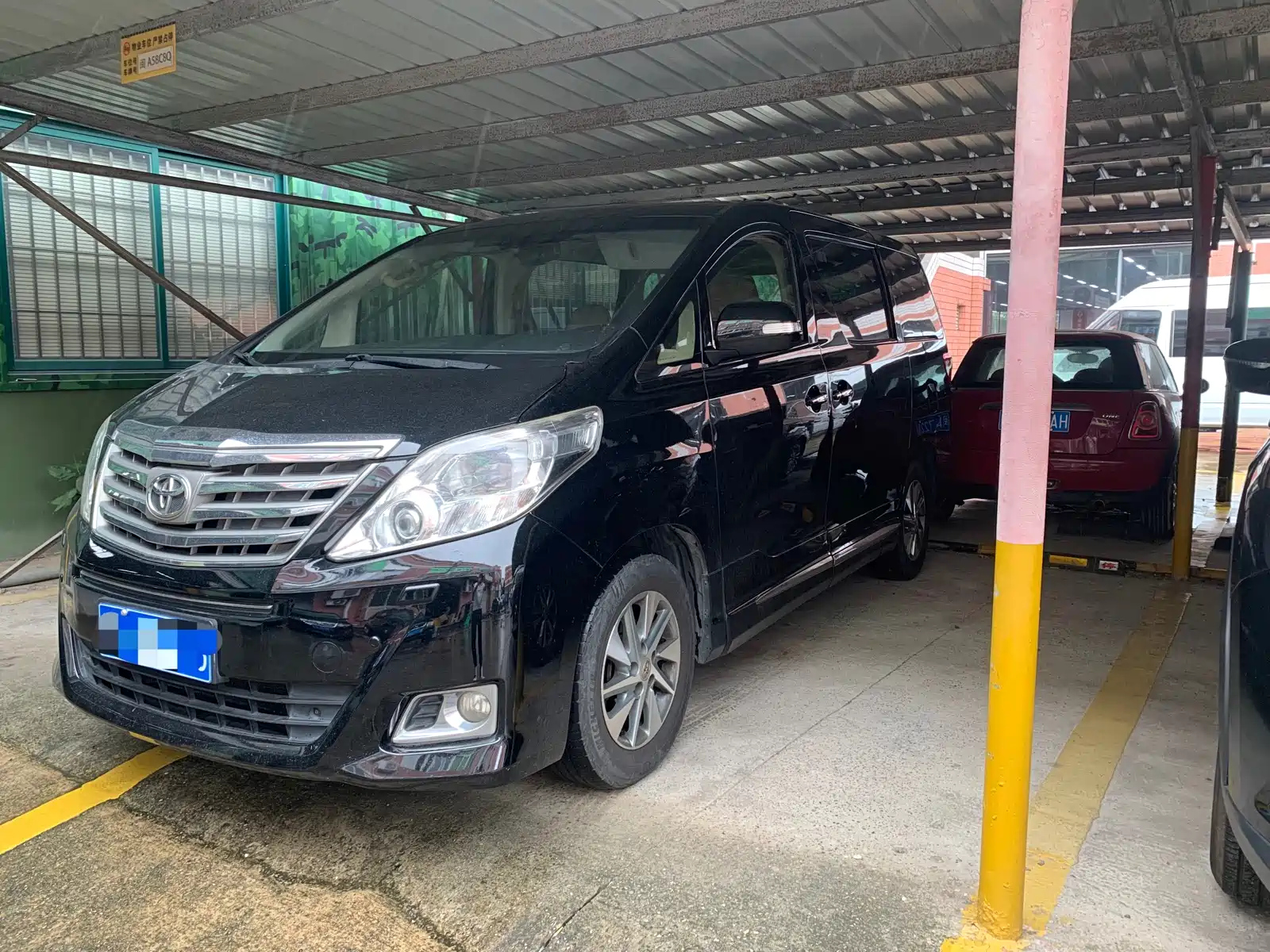 TOYOTA ALPHARD 2012