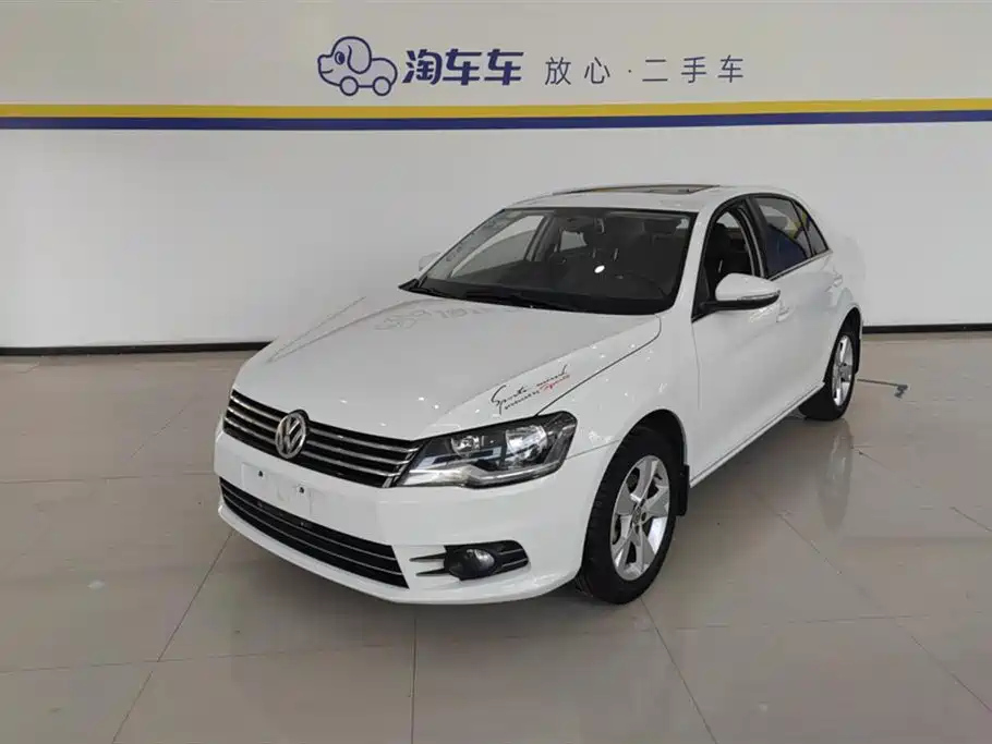 VOLKSWAGEN BORA 2015